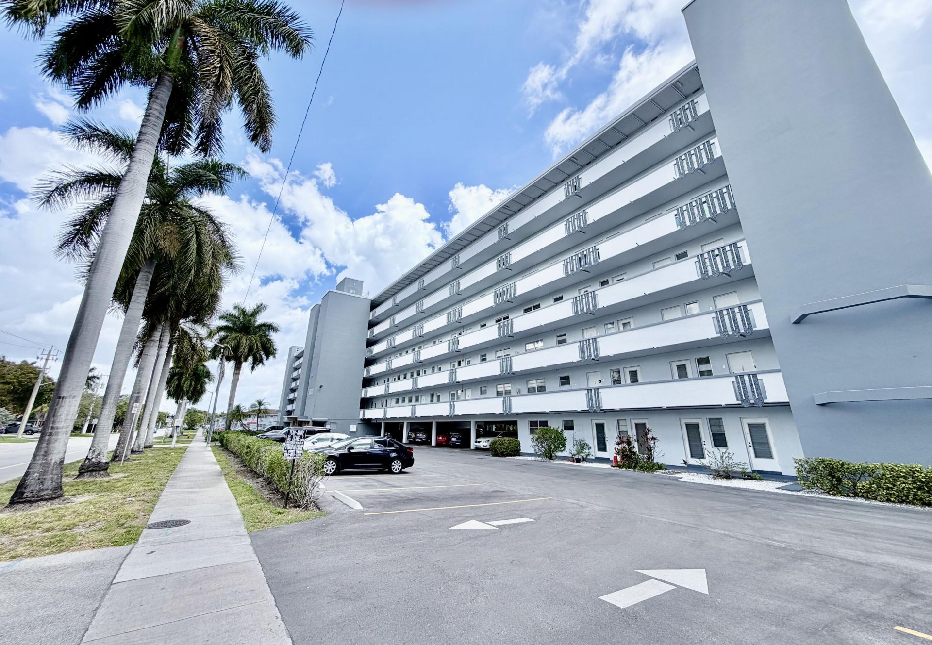1000 NE 14th Avenue, Unit 503, Hallandale Beach, FL 33009 Photo