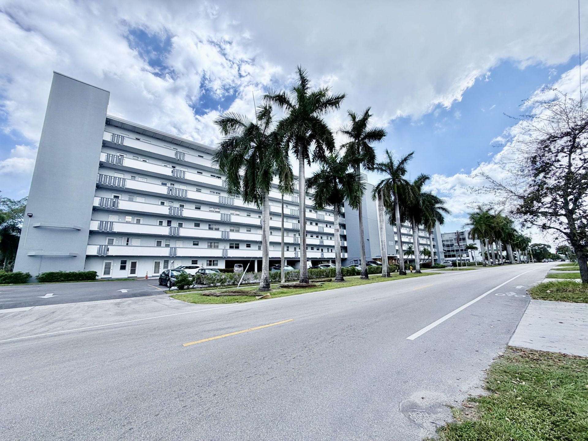 1000 NE 14th Avenue, Unit 503, Hallandale Beach, FL 33009 Photo