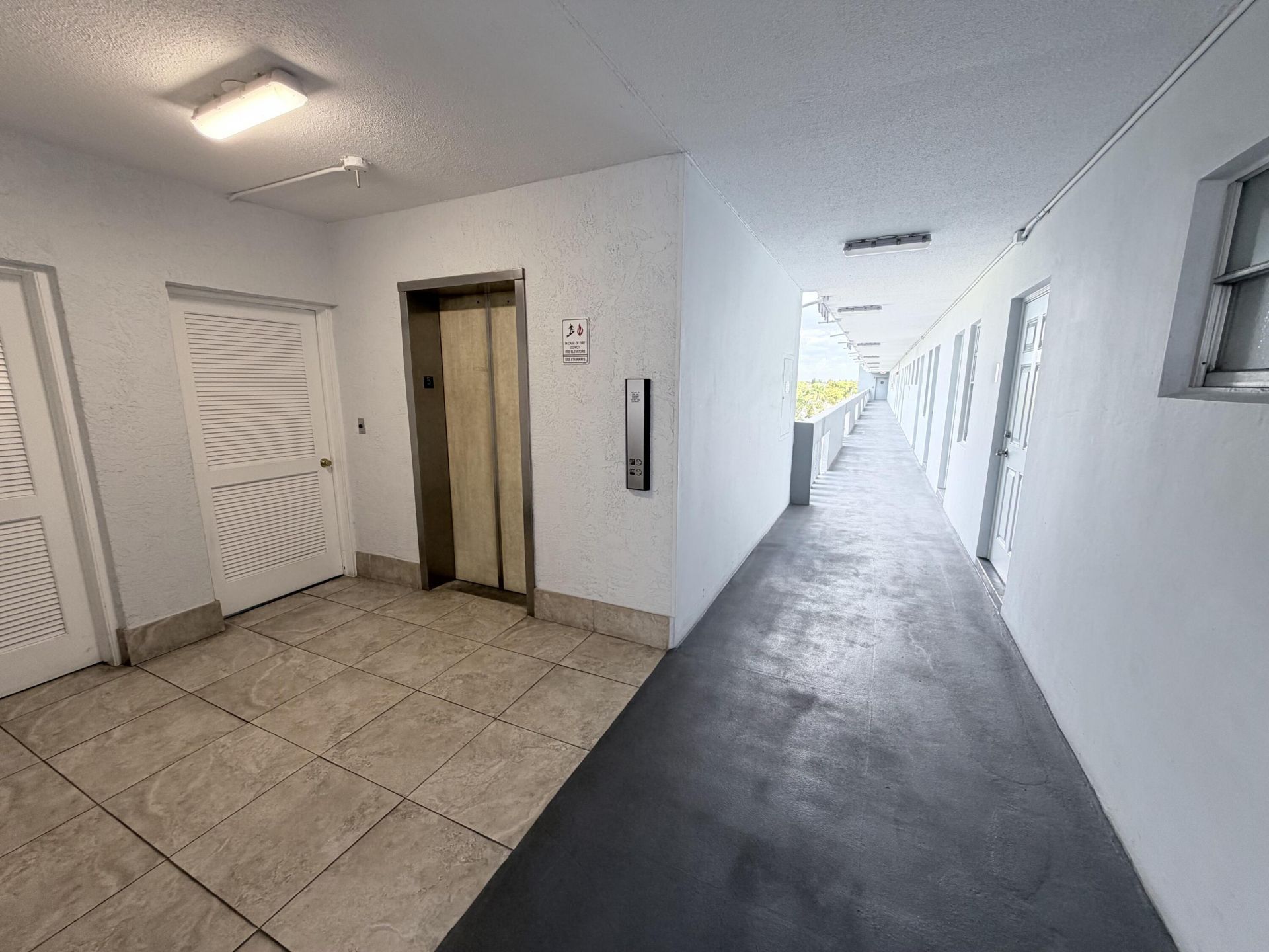 1000 NE 14th Avenue, Unit 503, Hallandale Beach, FL 33009 Photo