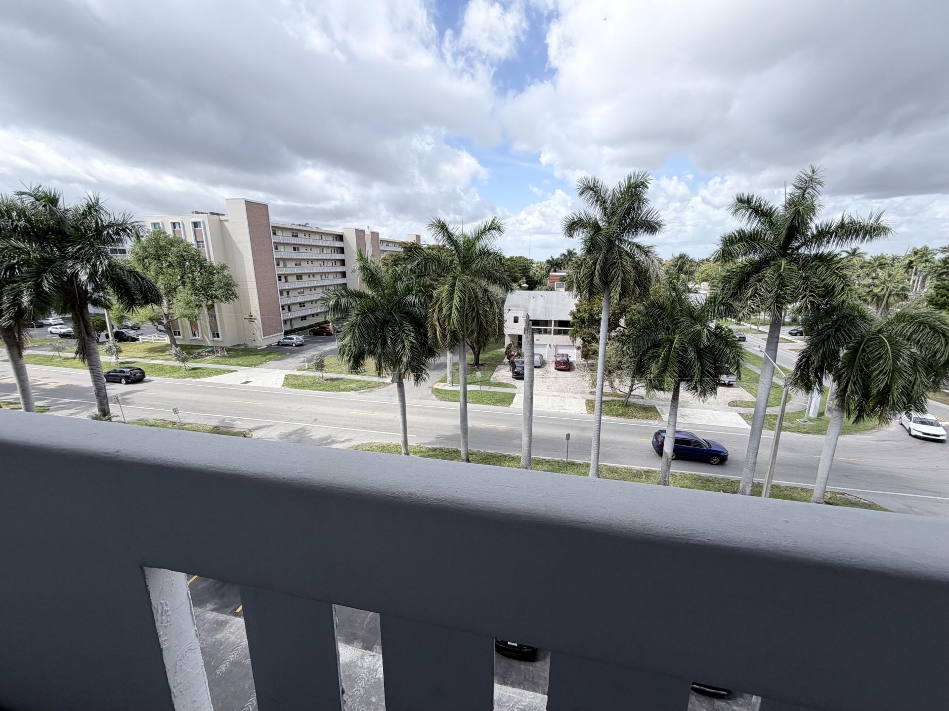 1000 NE 14th Avenue, Unit 503, Hallandale Beach, FL 33009 Photo
