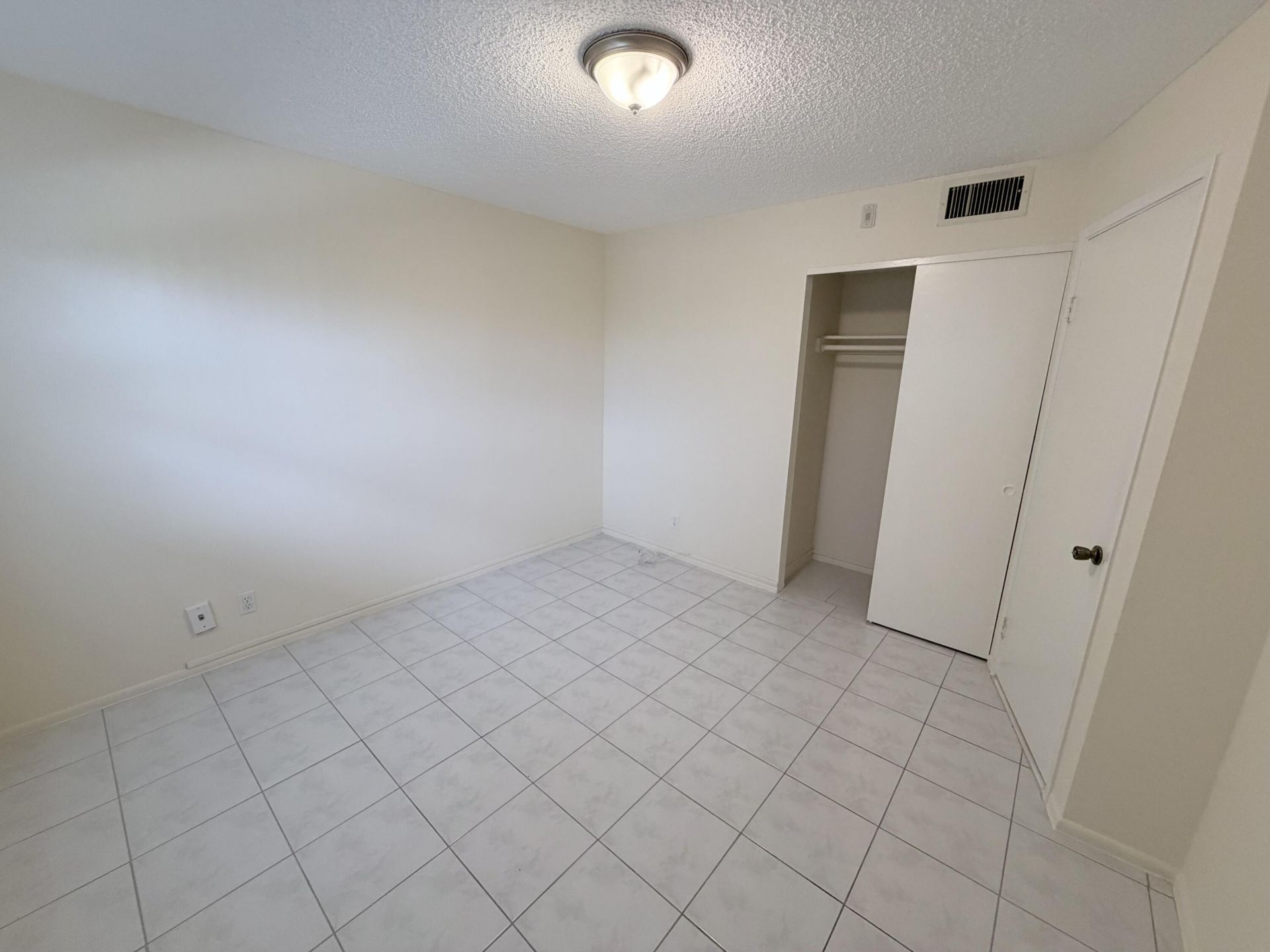 1000 NE 14th Avenue, Unit 503, Hallandale Beach, FL 33009 Photo