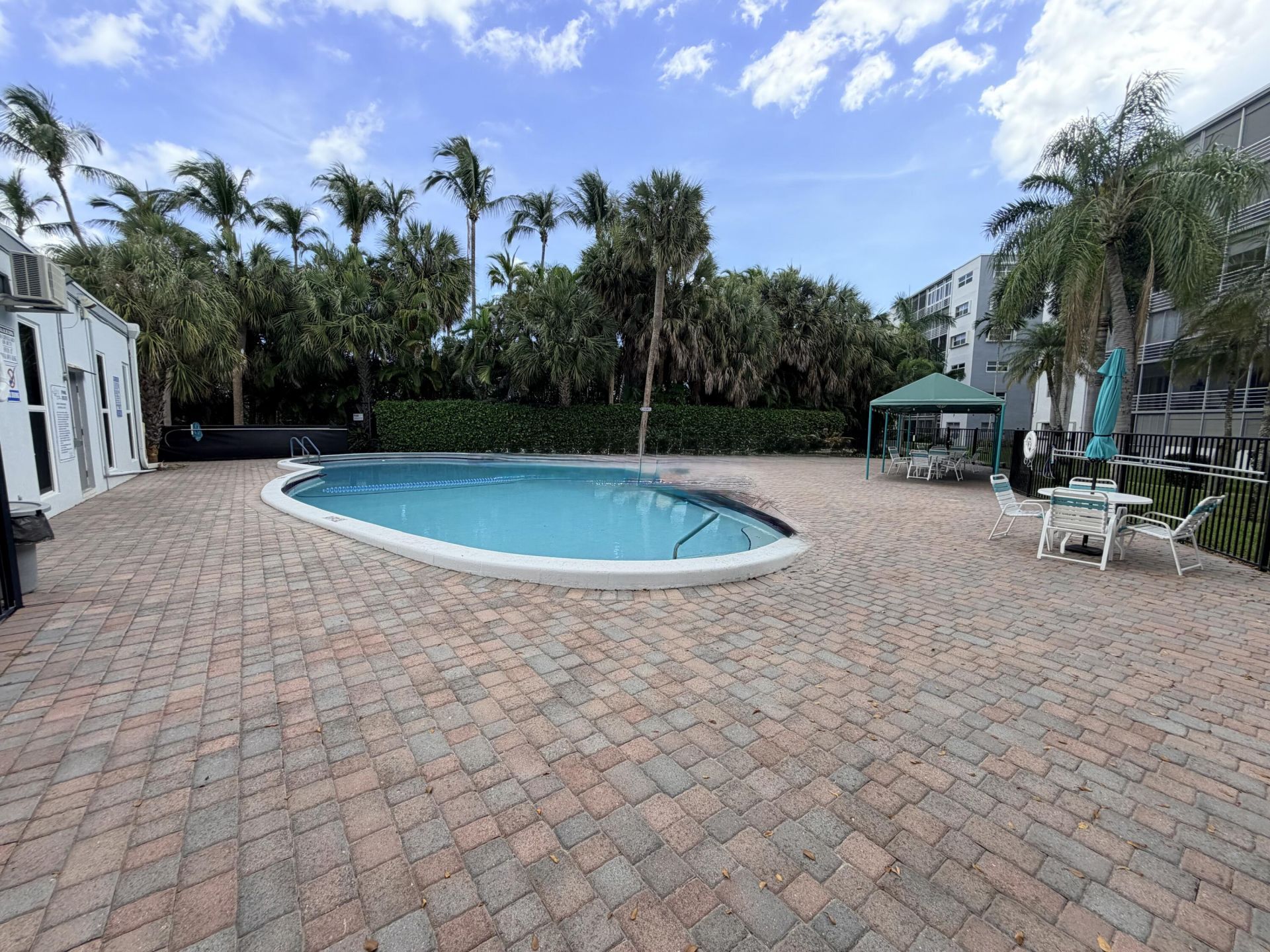 1000 NE 14th Avenue, Unit 503, Hallandale Beach, FL 33009 Photo