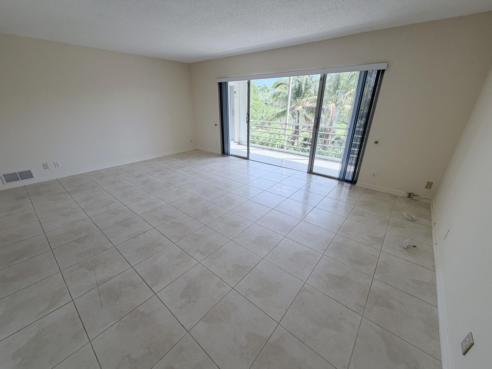 1000 NE 14th Avenue, Unit 503, Hallandale Beach, FL 33009 Photo