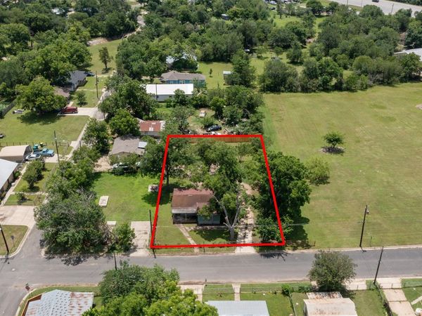 503 W Alamo ST, Elgin, TX 78621