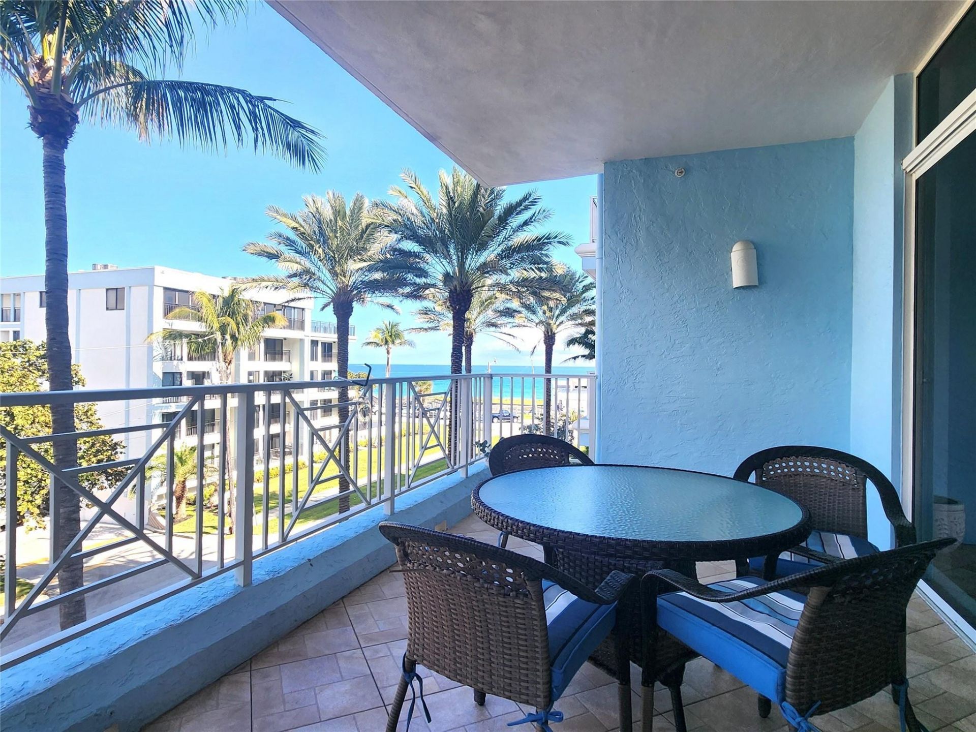 701 SE 21st Avenue, Unit 304, Deerfield Beach, FL 33441 Photo