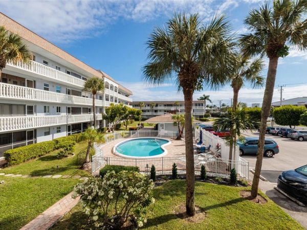 490 SE 19th Ave, Unit 203, Pompano Beach, FL 33060