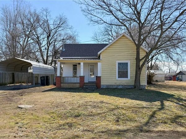 604 E 6th Street, Altamont, KS 67330
