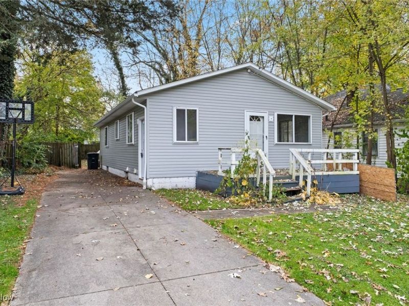 1562 Marlowe Avenue, Akron, OH 44313 Photo 1