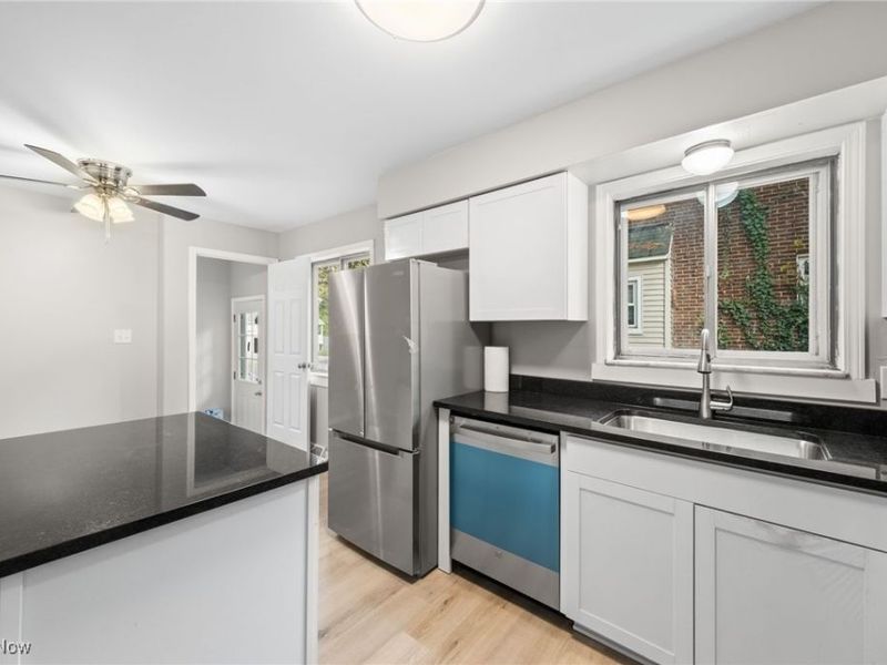 1562 Marlowe Avenue, Akron, OH 44313 Photo 3