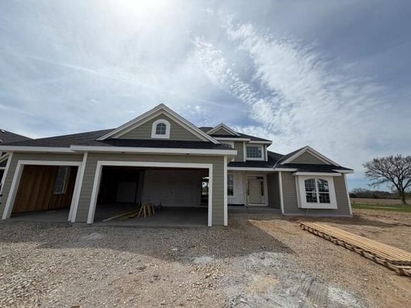 611 Talbots Woods DRIVE, Dousman, WI 53118