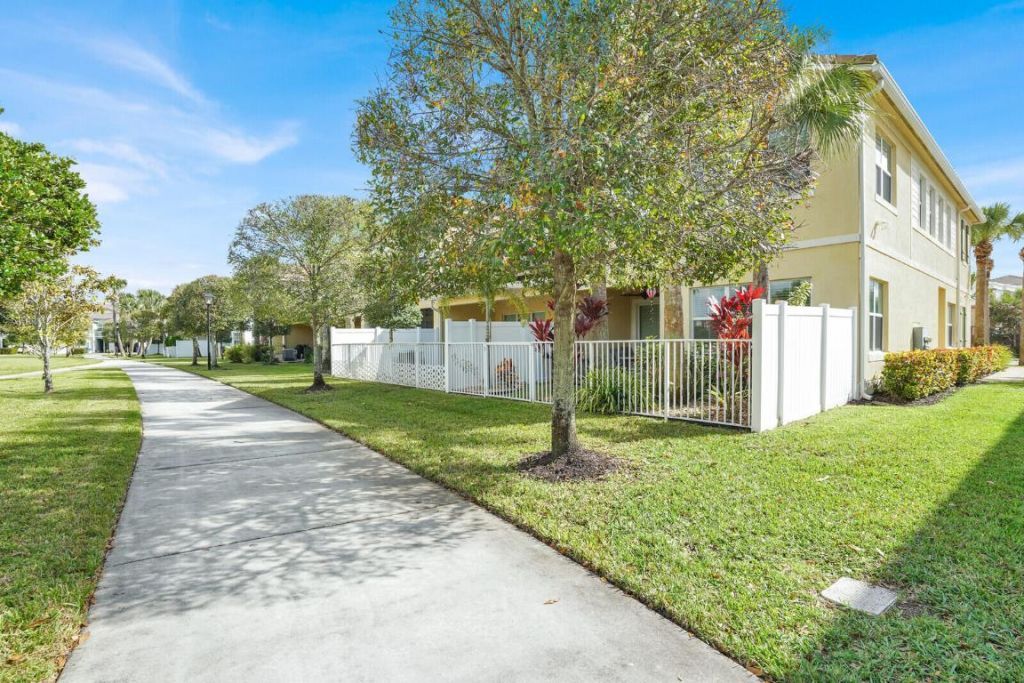 12029 Park Central, Royal Palm Beach, FL 33411 Photo