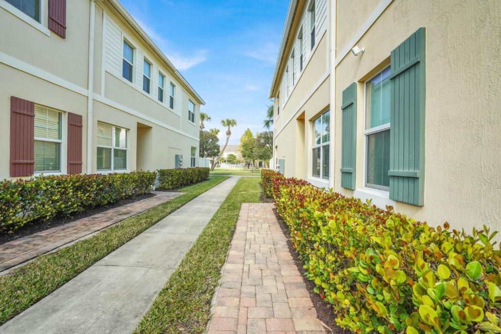 12029 Park Central, Royal Palm Beach, FL 33411 Photo