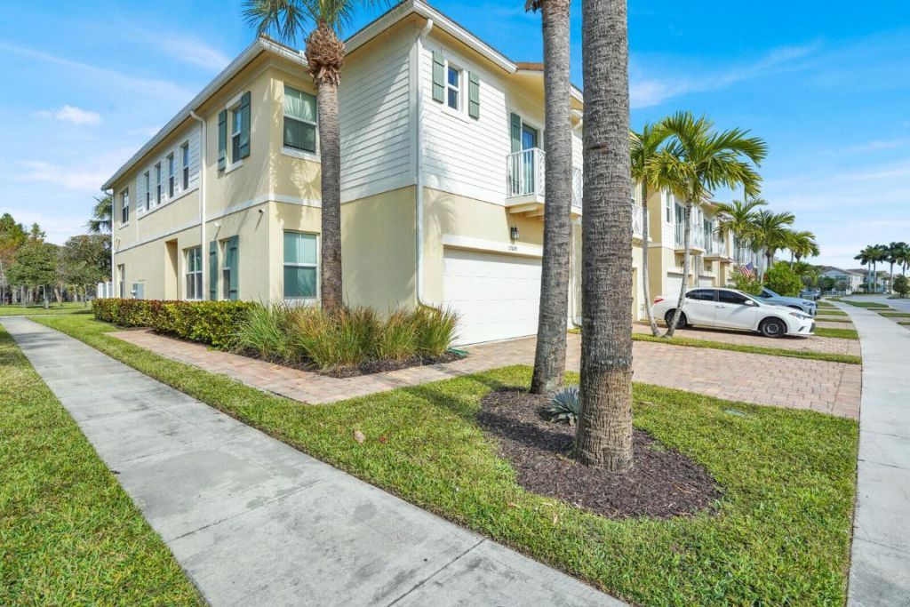 12029 Park Central, Royal Palm Beach, FL 33411 Photo