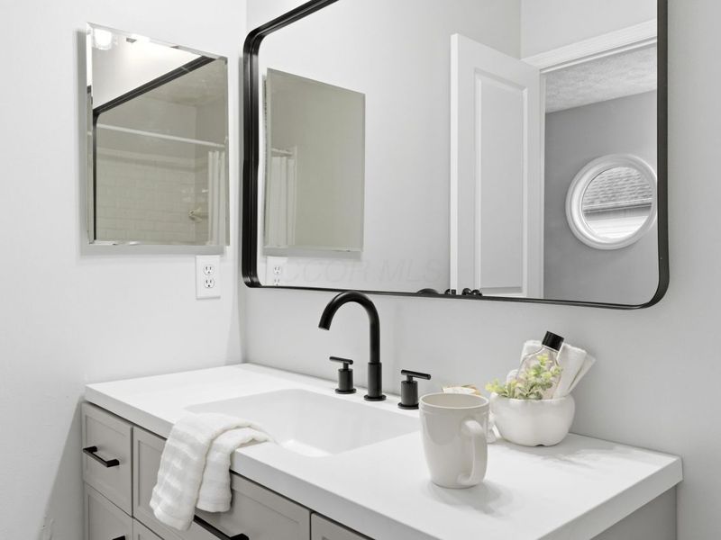 8105 Storrow Drive, Westerville, OH 43081 Photo 18