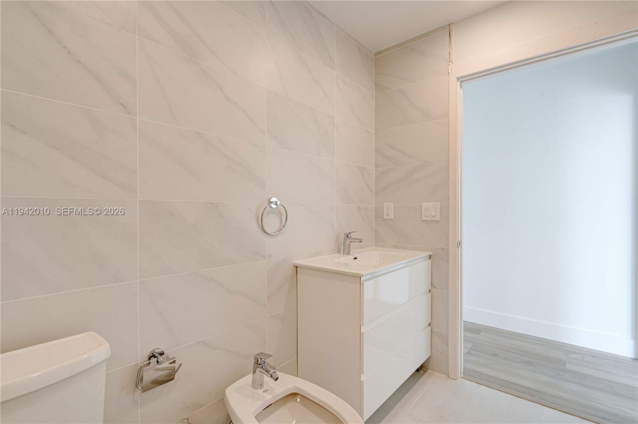 816 84th St, Unit 2, Miami Beach, FL 33141 Photo