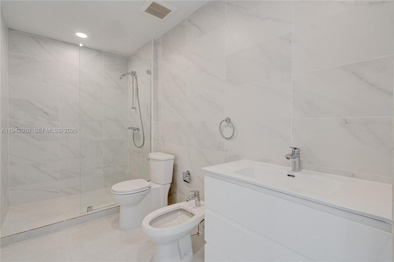 816 84th St, Unit 2, Miami Beach, FL 33141 Photo