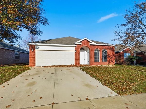 1048 Harriman Drive, Saginaw, TX 76131