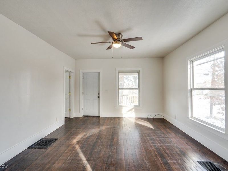 155 W Walnut Street, Wadsworth, OH 44281 Photo 8