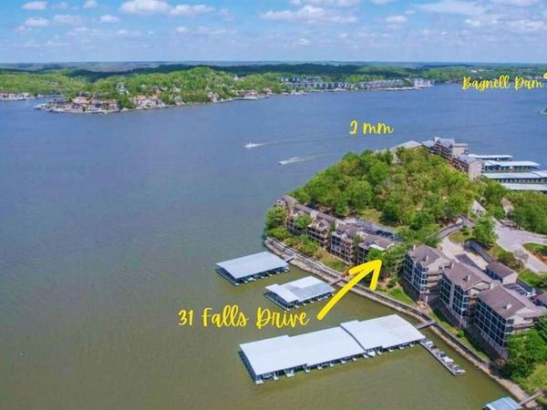 31 Falls Drive, Lake Ozark, MO 65049