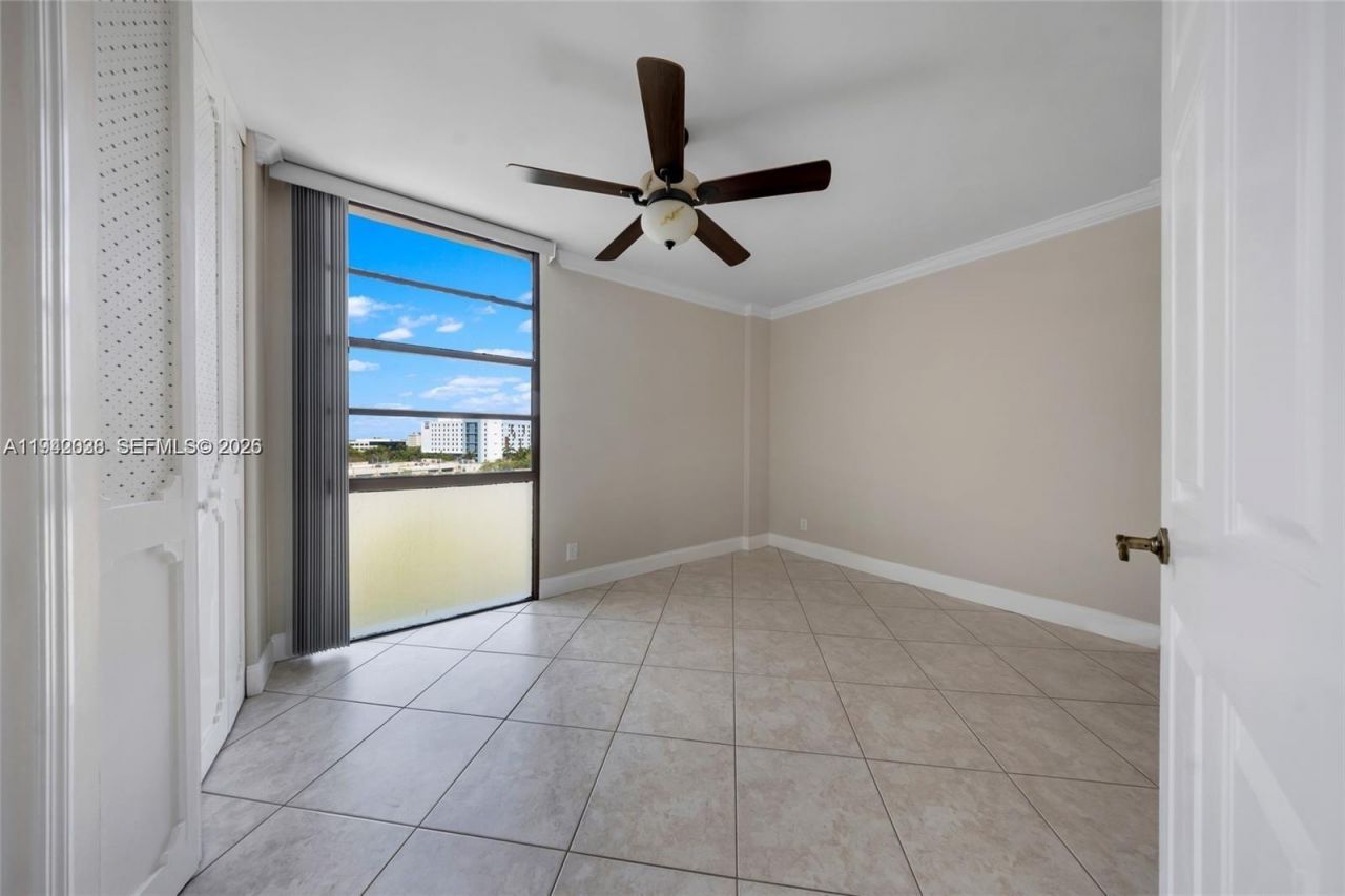 20400 W Country Club Dr, Unit 812, Aventura, FL 33180 Photo