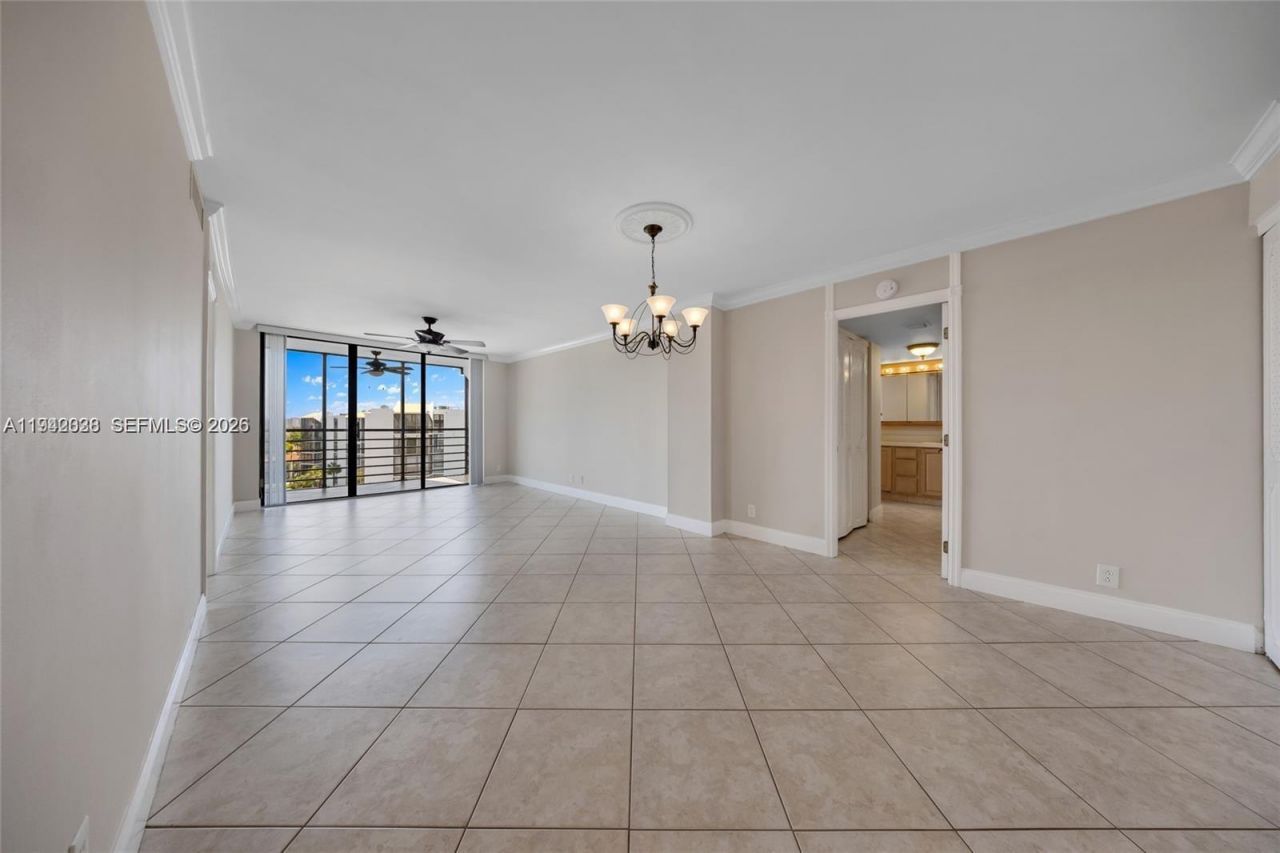 20400 W Country Club Dr, Unit 812, Aventura, FL 33180 Photo