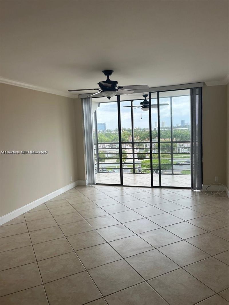 20400 W Country Club Dr, Unit 812, Aventura, FL 33180 Photo