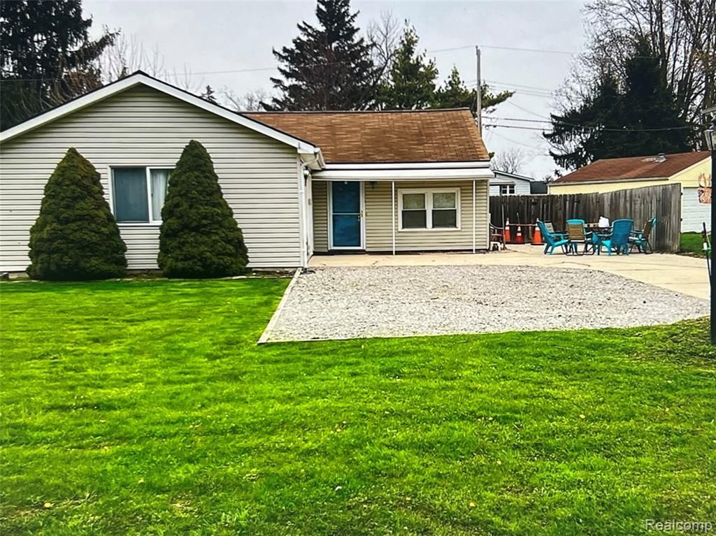 1405 Denver Avenue, Waterford Township, MI 48328 Main Photo