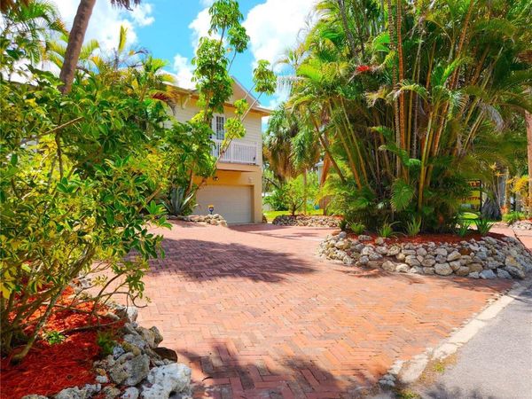102 17TH STREET NE, BRADENTON, FL 34208