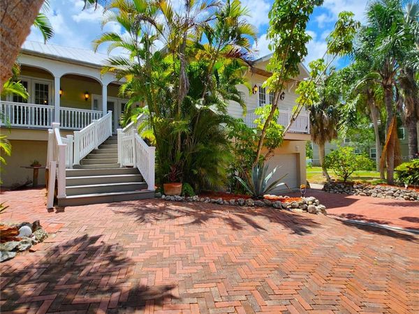 102 17TH STREET NE, BRADENTON, FL 34208