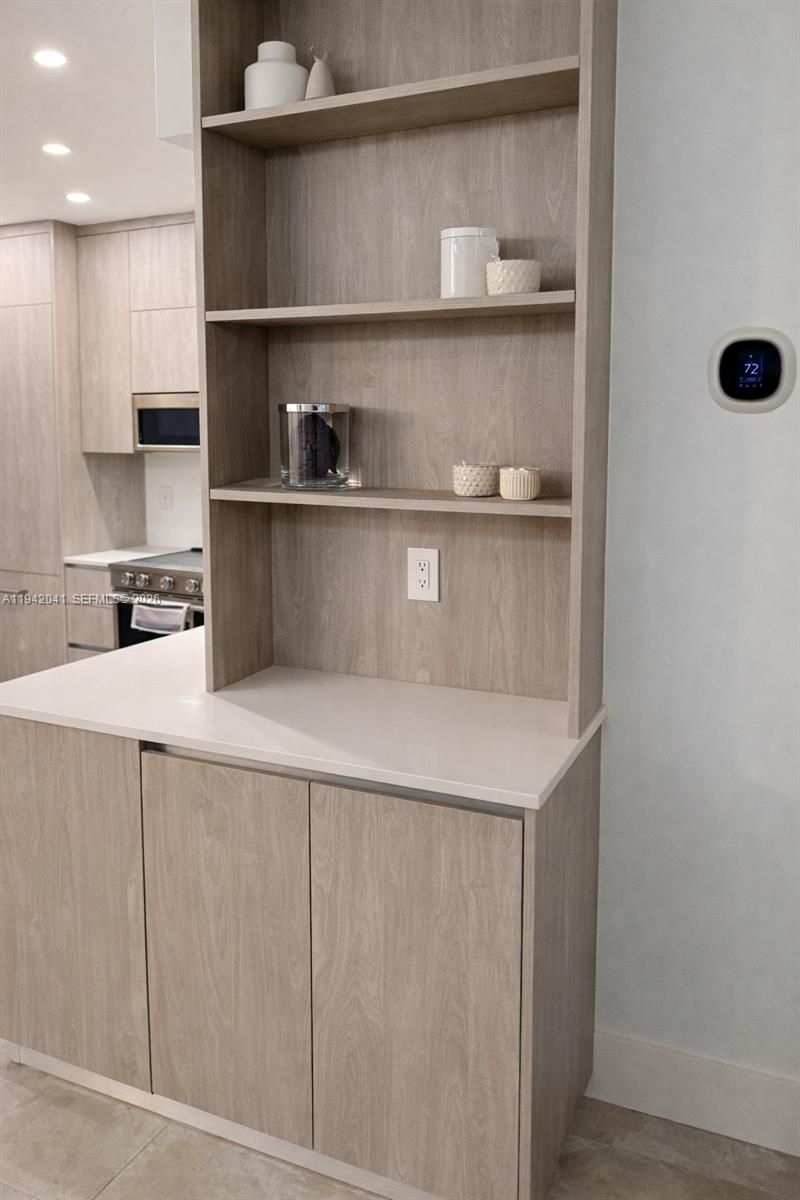 301 Ocean Dr, Unit 302, Miami Beach, FL 33139 Photo