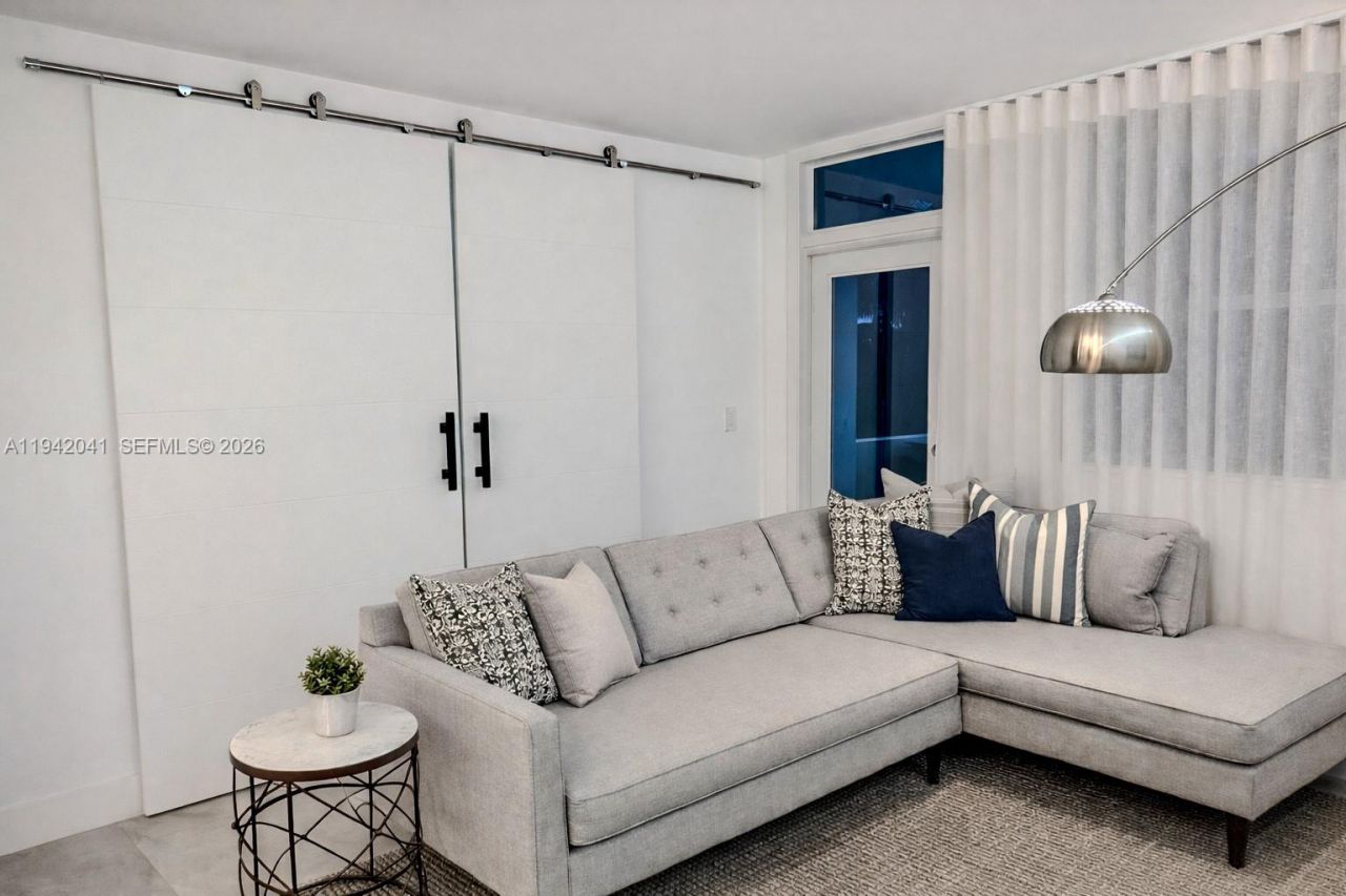 301 Ocean Dr, Unit 302, Miami Beach, FL 33139 Photo