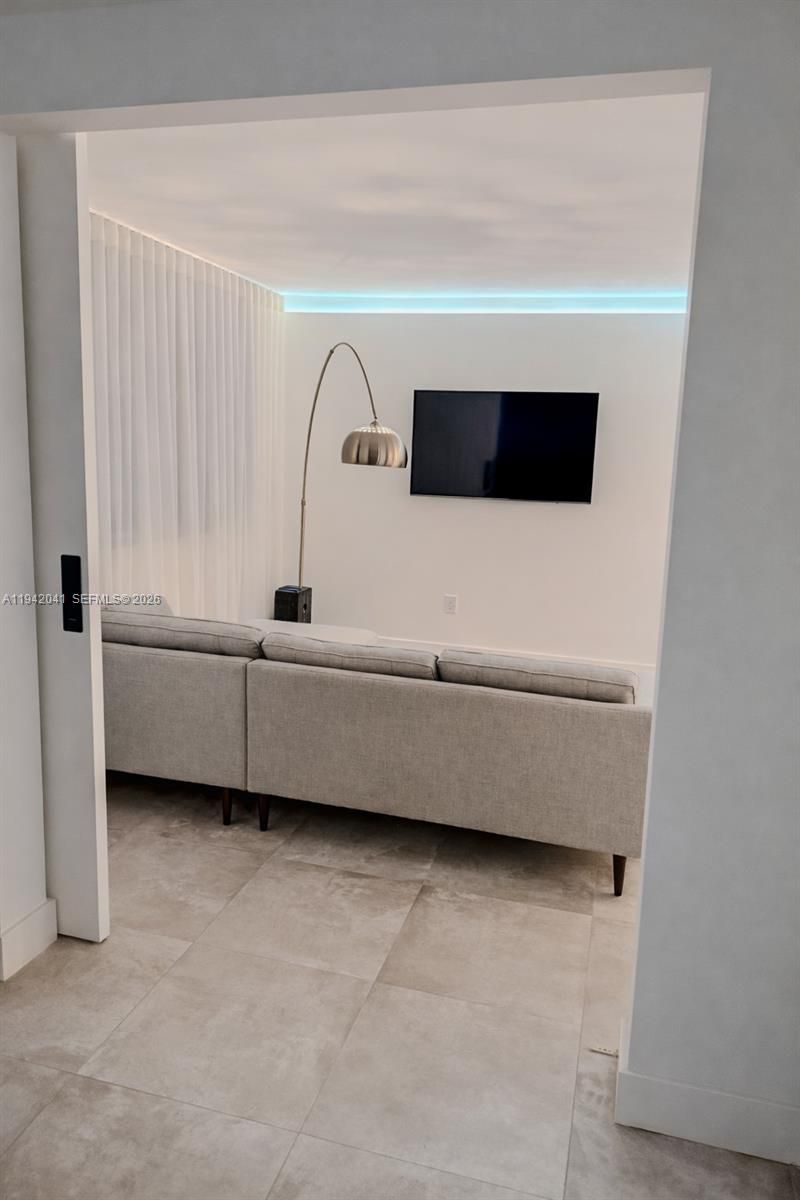 301 Ocean Dr, Unit 302, Miami Beach, FL 33139 Photo