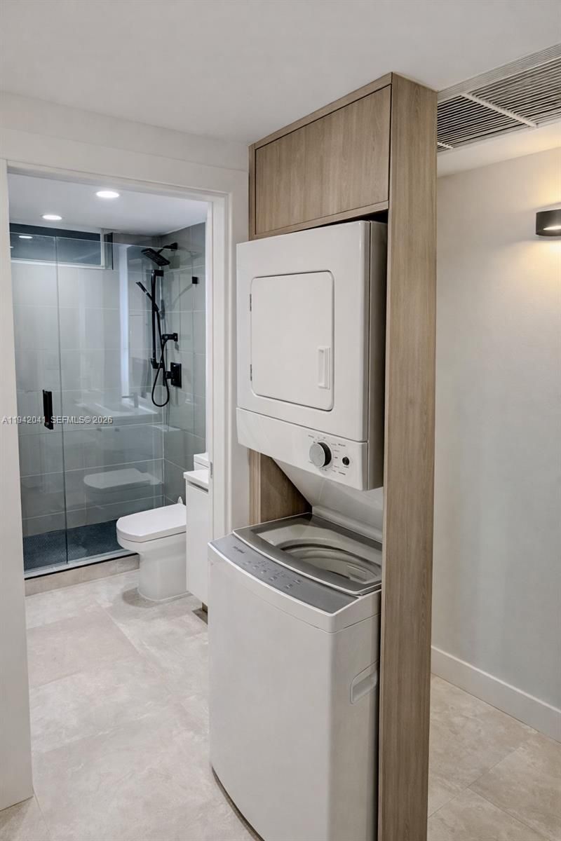 301 Ocean Dr, Unit 302, Miami Beach, FL 33139 Photo