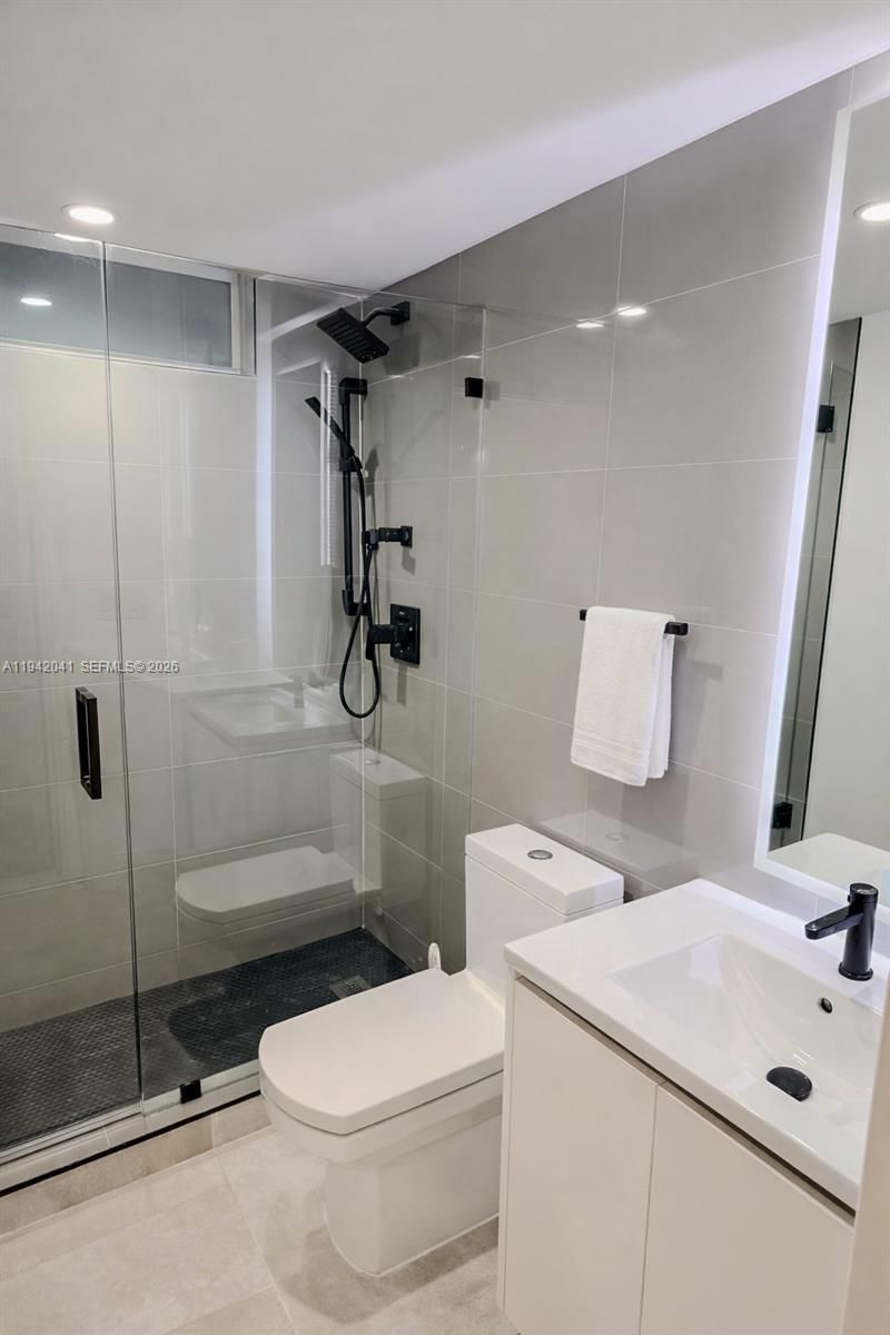 301 Ocean Dr, Unit 302, Miami Beach, FL 33139 Photo