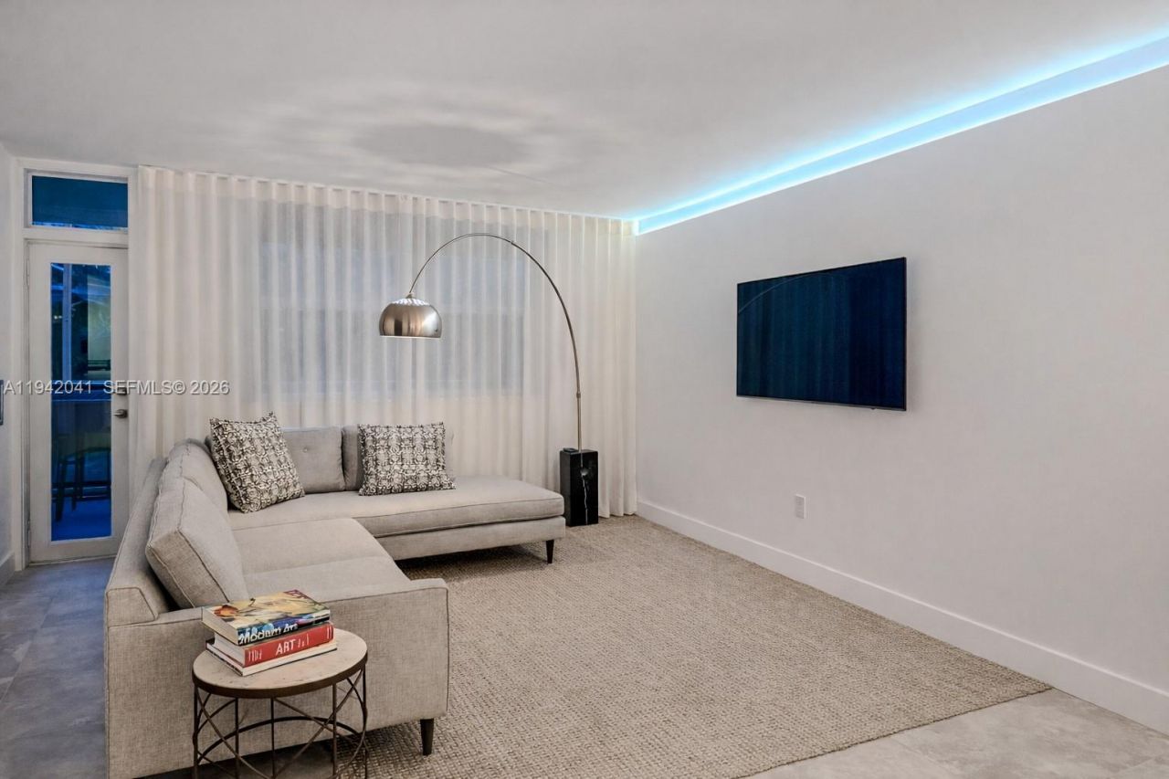 301 Ocean Dr, Unit 302, Miami Beach, FL 33139 Photo