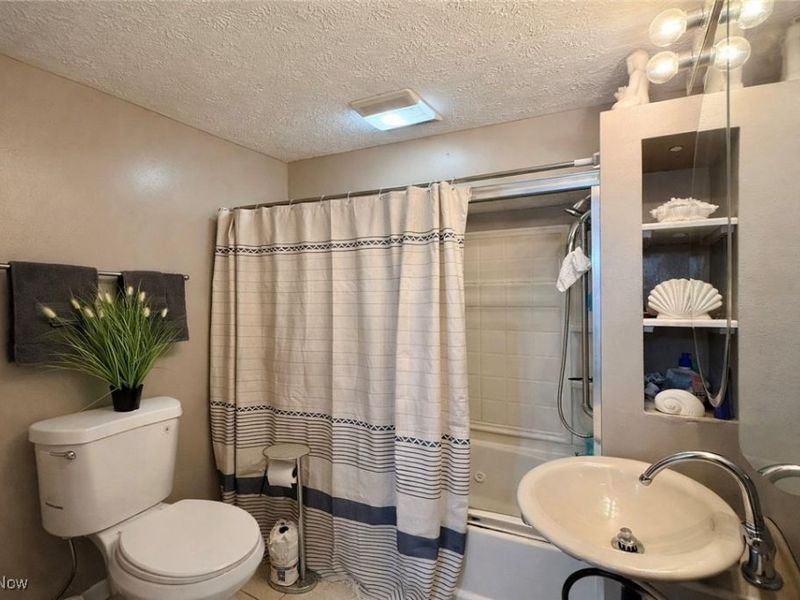 15220 Lucknow Avenue, Cleveland, OH 44110 Photo 23