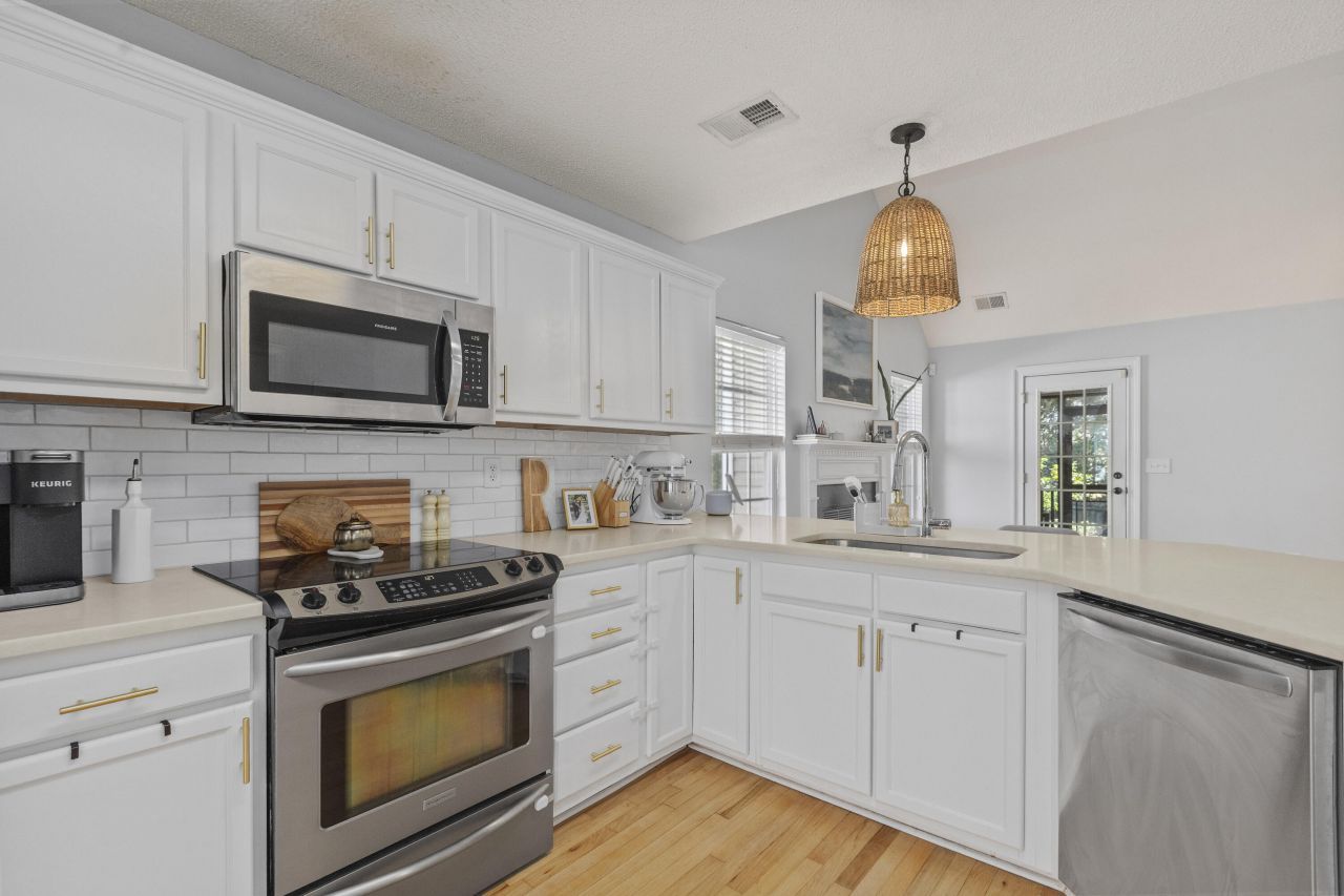 3050 Penny Lane Photo 5