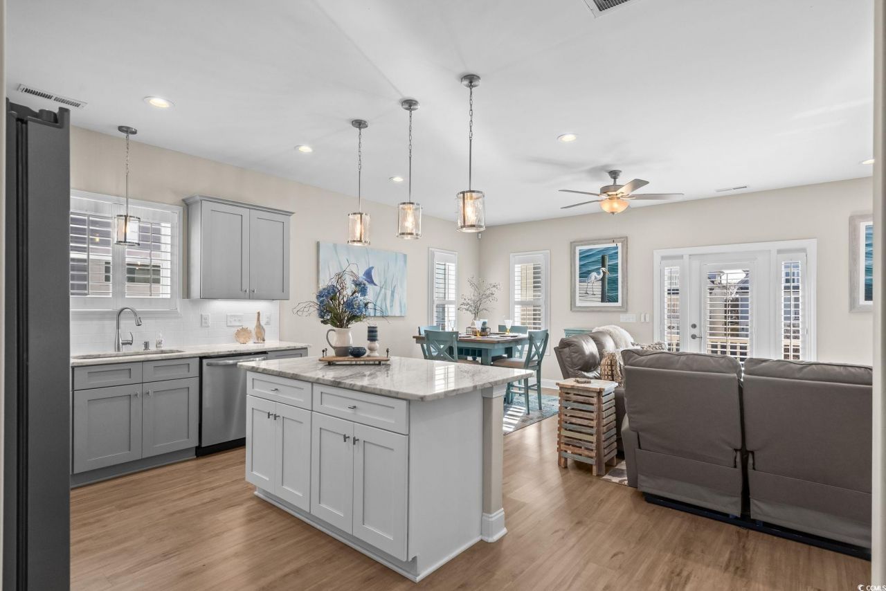 220 Gloucester Way Photo 11