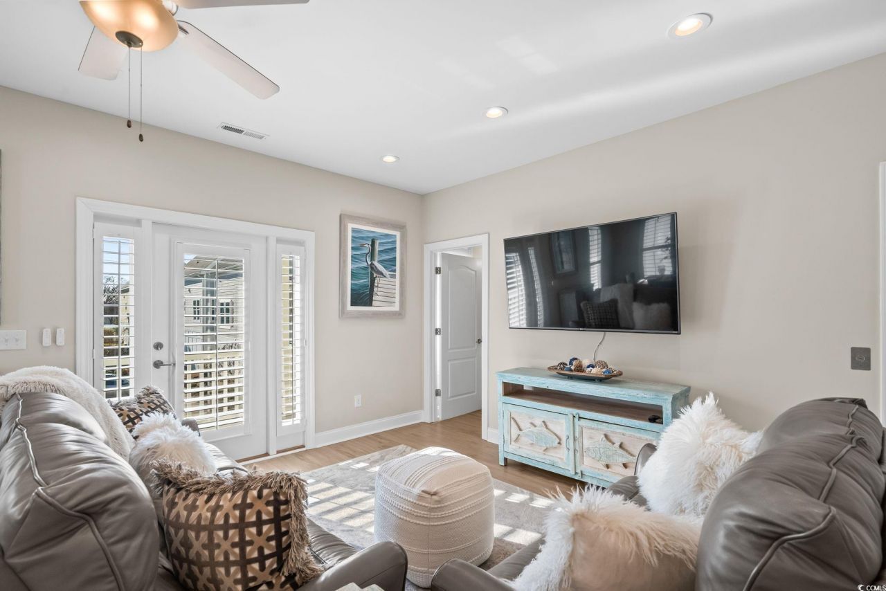 220 Gloucester Way Photo 13