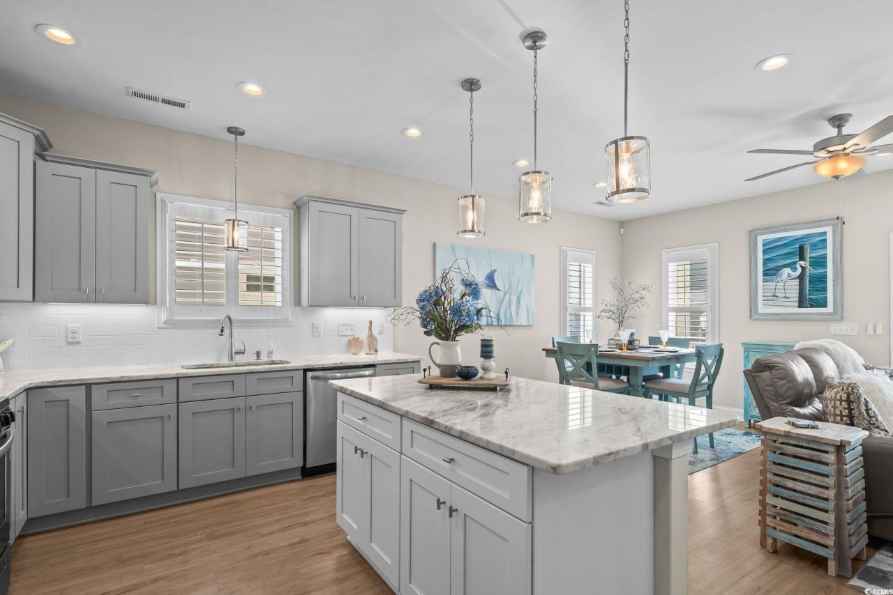 220 Gloucester Way Photo 15