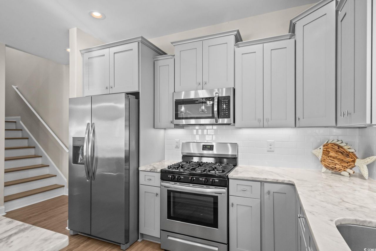 220 Gloucester Way Photo 17