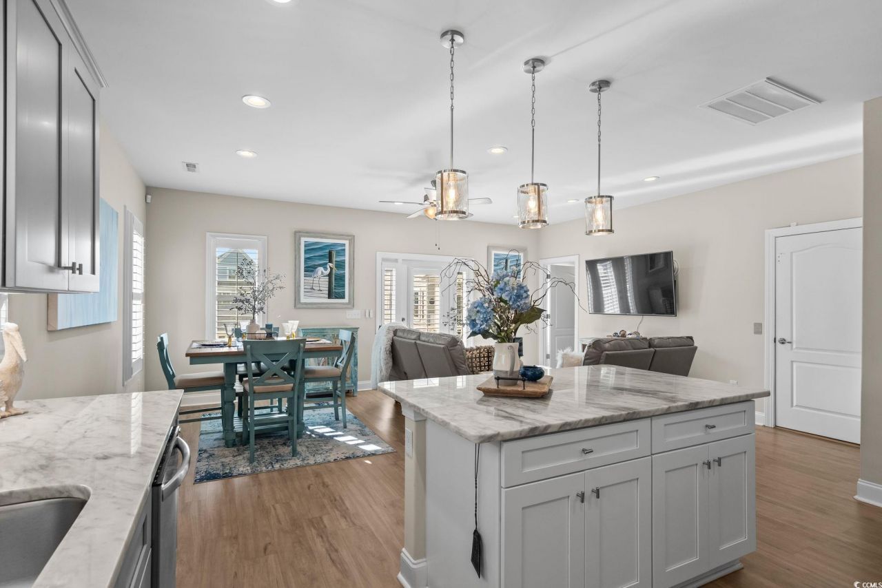 220 Gloucester Way Photo 18