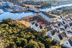 220 Gloucester Way photo 4