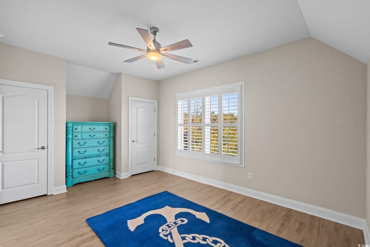 220 Gloucester Way Photo 25