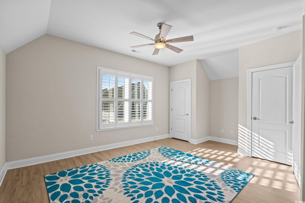 220 Gloucester Way Photo 28