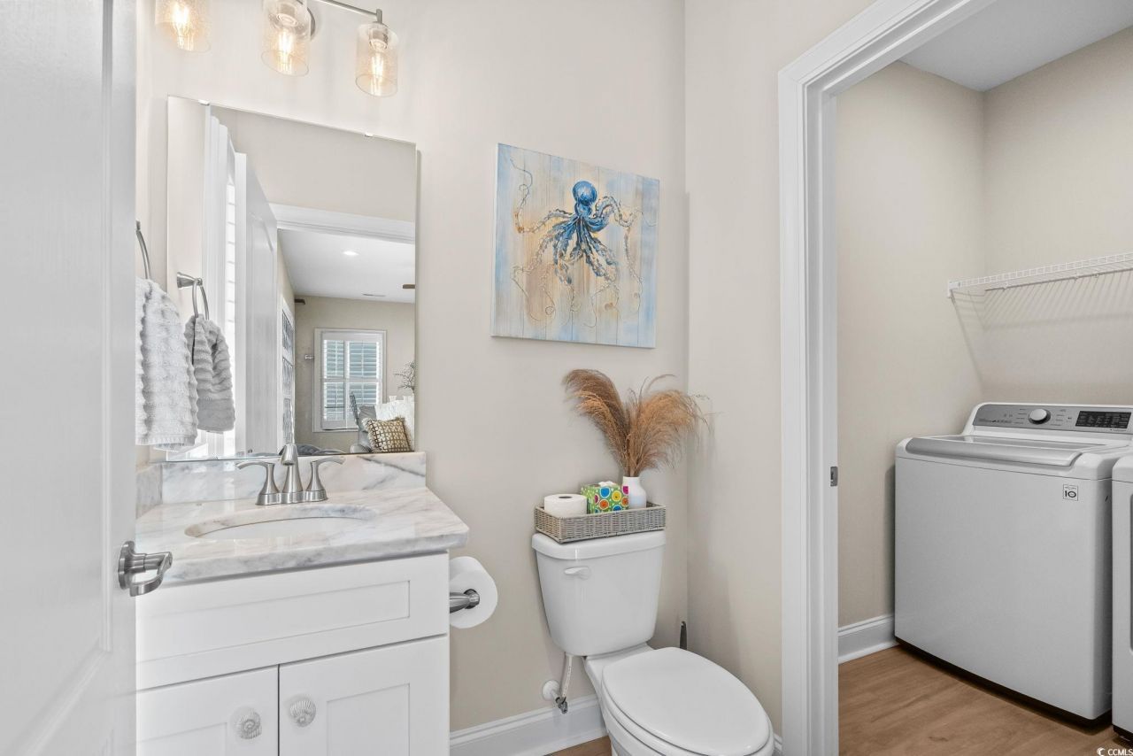 220 Gloucester Way Photo 29