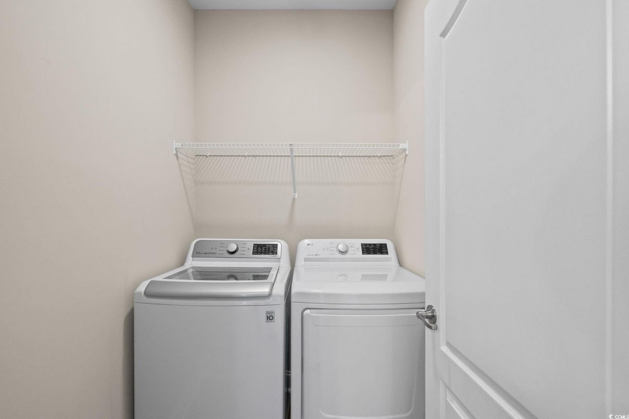 220 Gloucester Way Photo 30