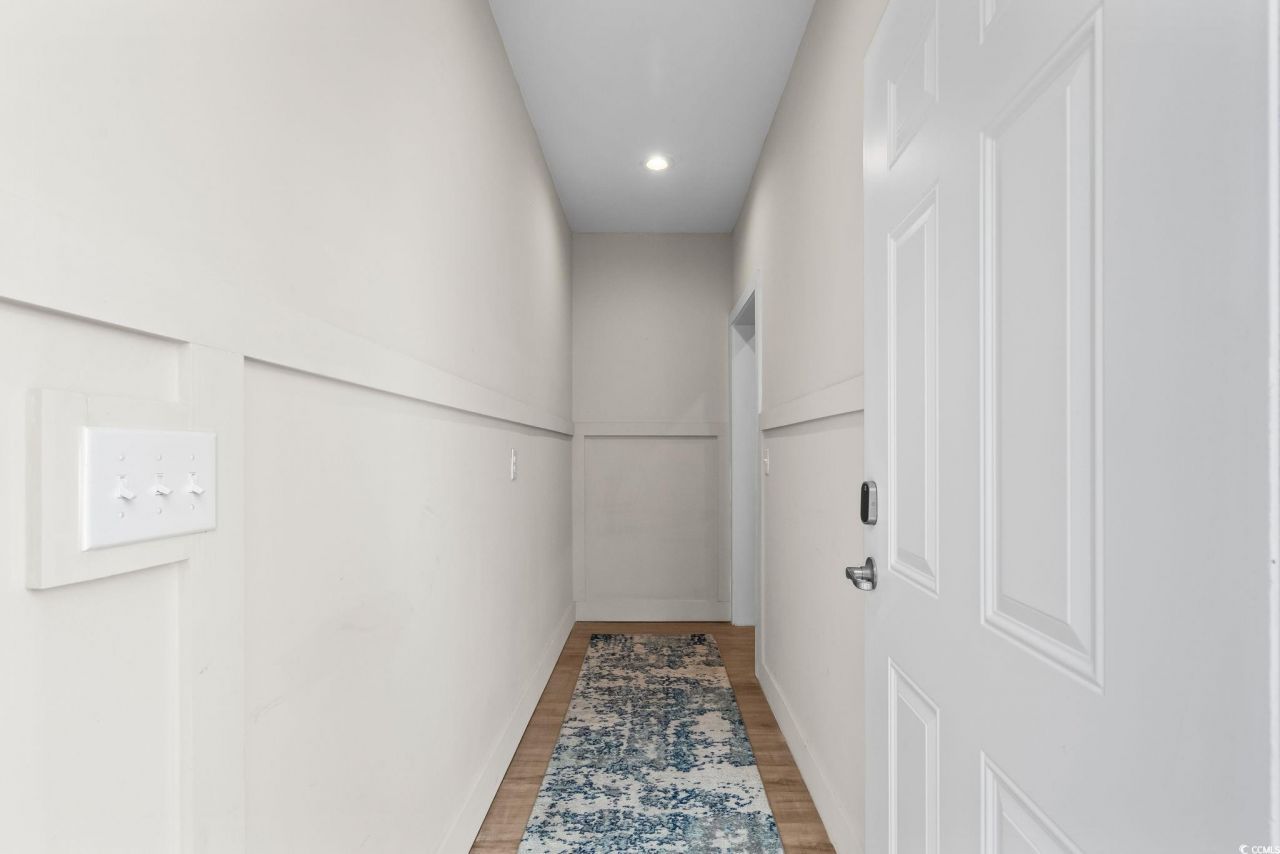 220 Gloucester Way Photo 31