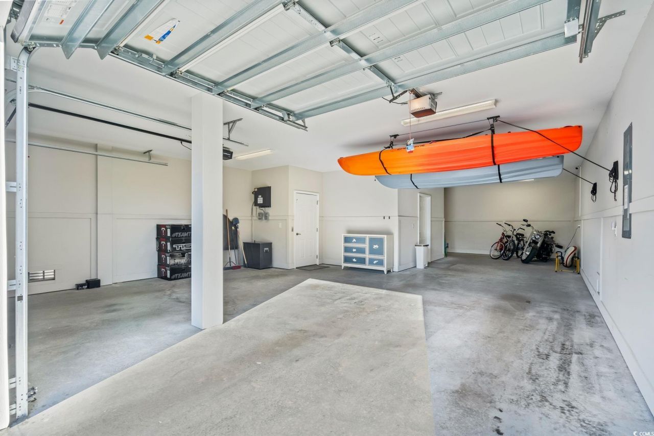 220 Gloucester Way Photo 32