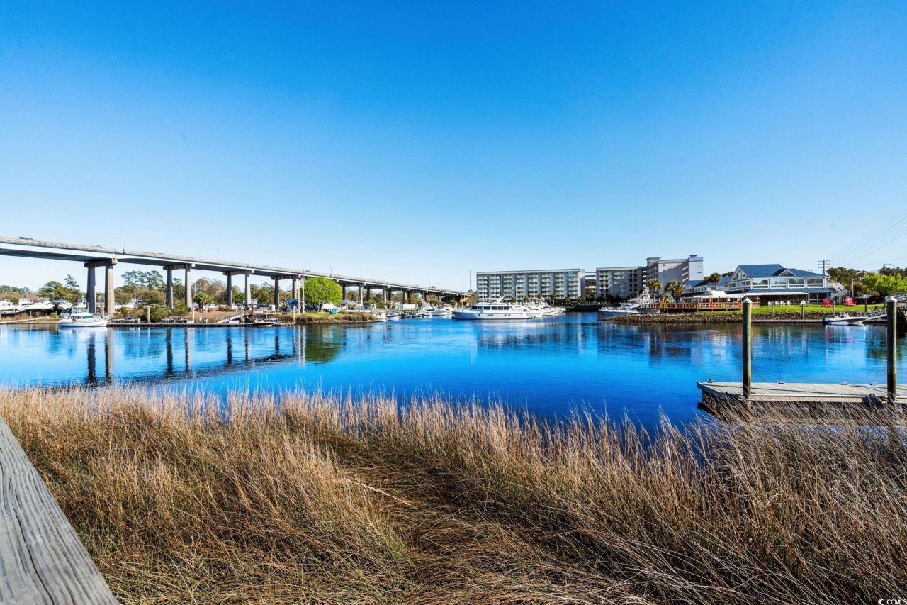 220 Gloucester Way Photo 37